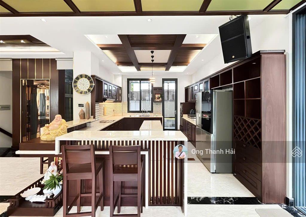 Cho thuê biệt thự siêu đẳng cấp phú mỹ hưng, 6pn, phòng giải trí, hồ cá coi, hồ bơi, thang máy