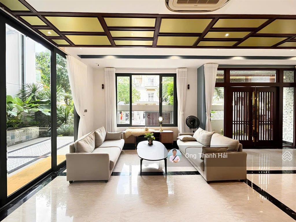 Cho thuê biệt thự siêu đẳng cấp phú mỹ hưng, 6pn, phòng giải trí, hồ cá coi, hồ bơi, thang máy