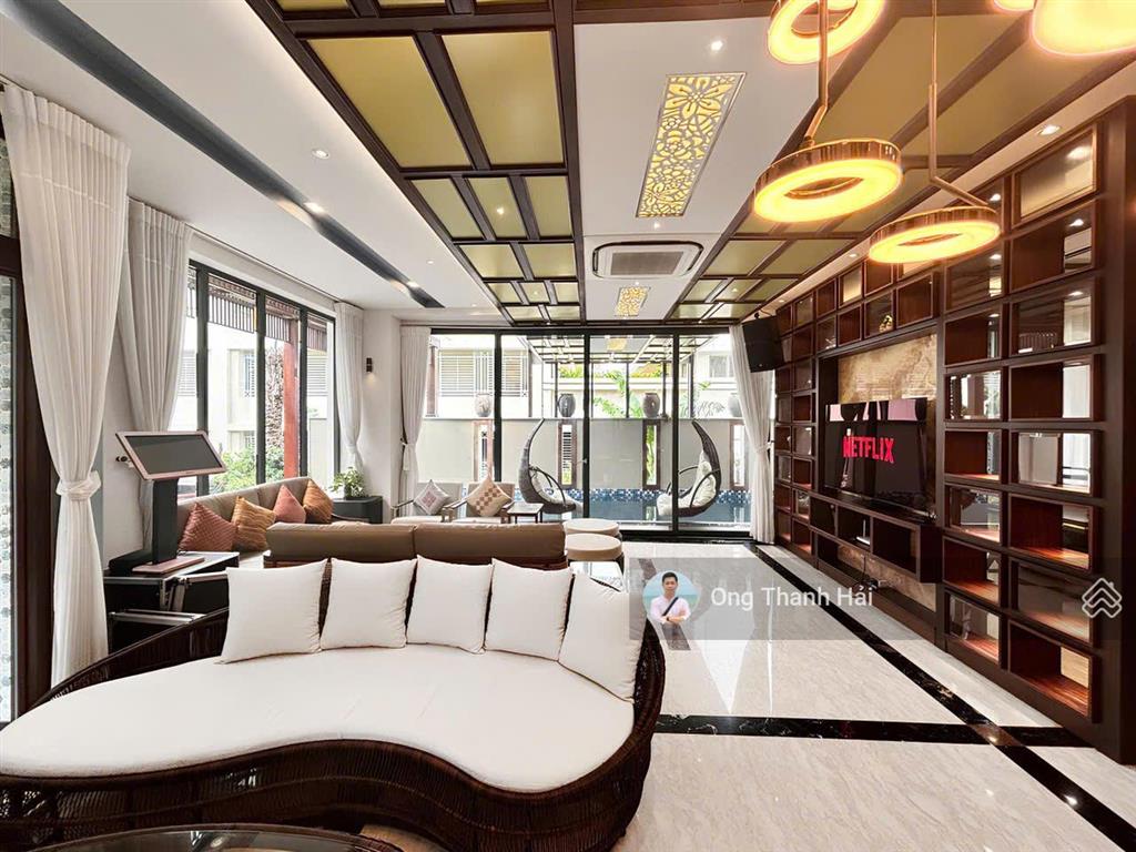 Cho thuê biệt thự siêu đẳng cấp phú mỹ hưng, 6pn, phòng giải trí, hồ cá coi, hồ bơi, thang máy