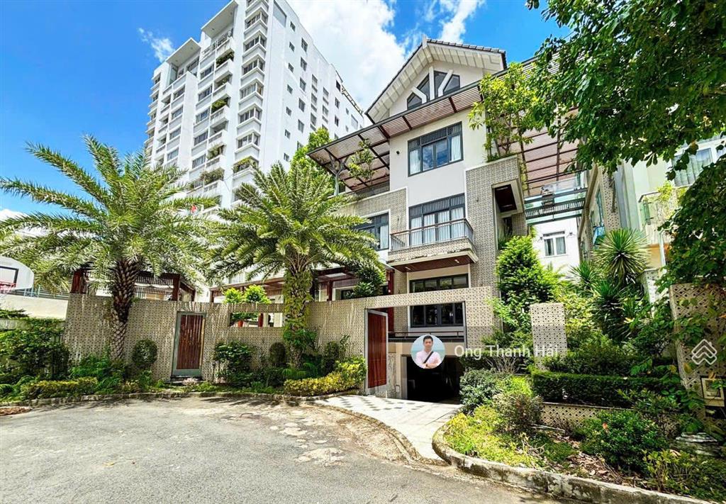 Cho thuê biệt thự siêu đẳng cấp phú mỹ hưng, 6pn, phòng giải trí, hồ cá coi, hồ bơi, thang máy