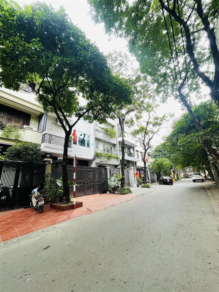 Nhà liền kề phân lô khu đô thị quan chức cạnh vinhomes hàm nghi, 115m2 5 tầng mt 12.m, bán nhanh