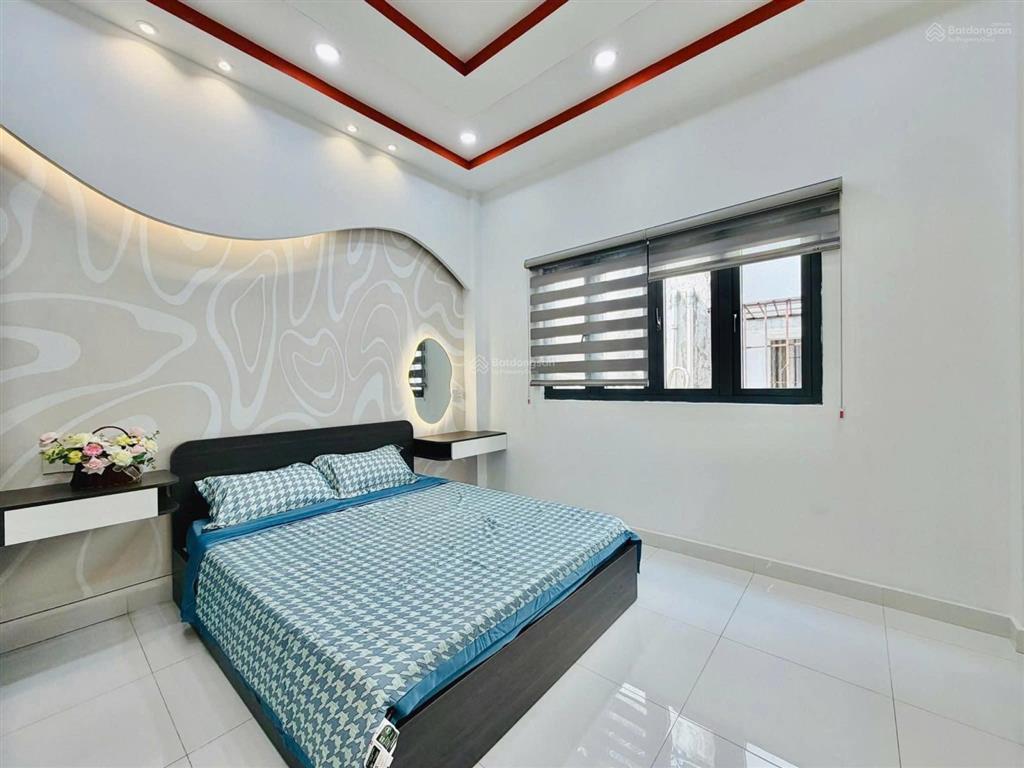 Siêu đỉnh phố quan nhân, nhà dân xây đẹp, cách 10m oto chạy vòng quoanh, ko quy hoạch , dt 37m2* 5t