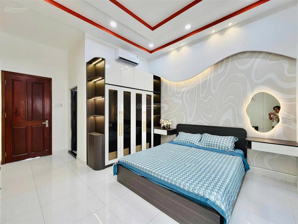 Siêu đỉnh phố quan nhân, nhà dân xây đẹp, cách 10m oto chạy vòng quoanh, ko quy hoạch , dt 37m2* 5t