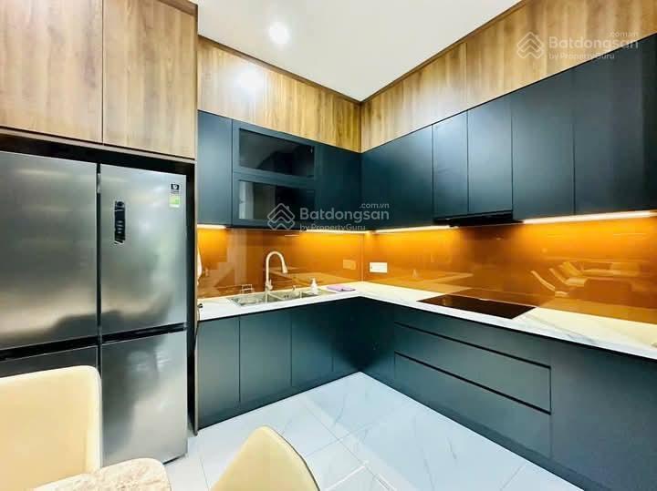 Cần tiền bán nhà phố quan nhân, nhà dân mới xây,ngõ nông,cách 15m oto tránh,ko quy hoạch, dt 38m*5t