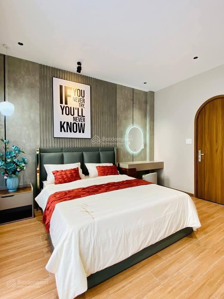 Siêu rẻ phố quan nhân, nhà dân xây mới, ngõ to, cách 15m oto tránh, sổ vuông, dt 37m* 5 tầng