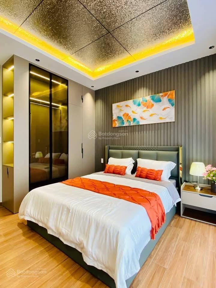 Siêu rẻ phố quan nhân, nhà dân xây mới, ngõ to, cách 15m oto tránh, sổ vuông, dt 37m* 5 tầng