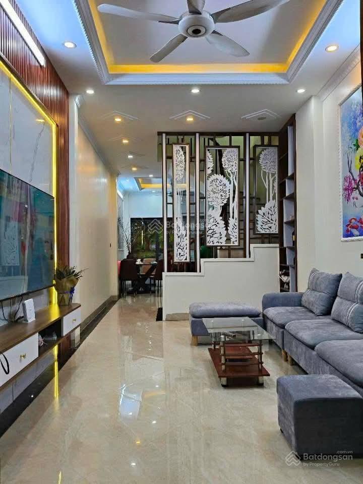 Vip phố cự lộc, nhà dân xây, lô góc 2 thoáng sáng, ngõ thông, cách 20m oto tránh, ko qh, dt 32m*5t