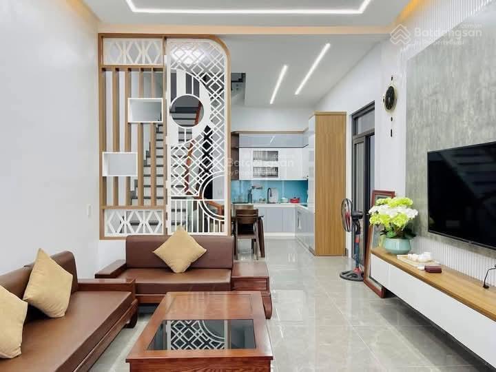 Siêu hiếm phố nhân hoà, phân lô, ngõ thông, cách 20m oto tránh, sổ vuông, chủ thiện chí, dt 39m2*5t