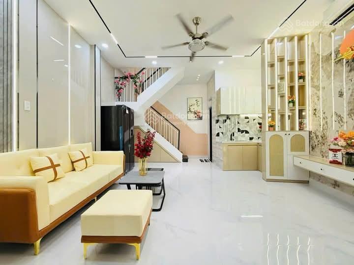 Giảm mạnh phố chính kinh, nhà dân xây, 2 thoáng, oto đỗ cửa, kd đỉnh, sổ vuông, dt 35m*5t