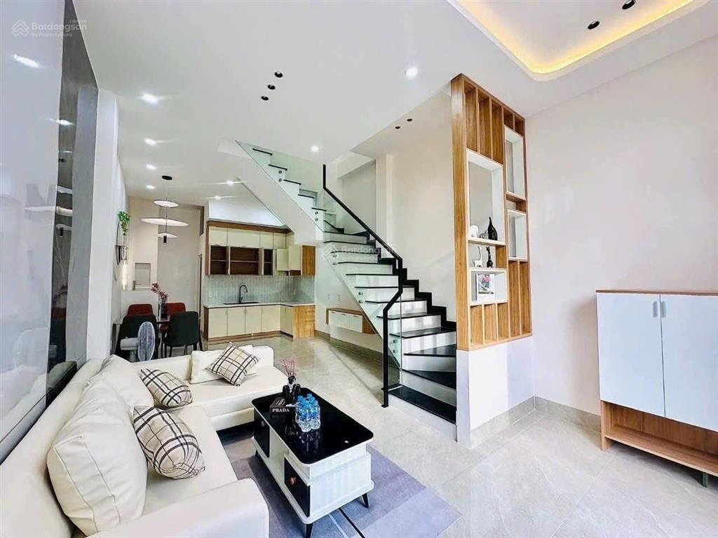 Siêu hiếm phố cự lộc, lô góc 2 thoáng, ngõ thông, cách 20m oto tránh, sổ vuông, ko qh, dt 35m*5t
