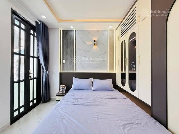 Siêu hiếm phố cự lộc, nhà dân xây, lô góc 2 thoáng, ngõ thông tứ tung,cách 20m oto tránh, dt 35m*5t