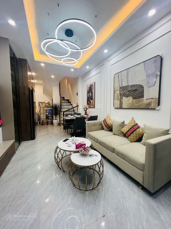 Siêu phẩm phố cự lộc, nhà dân xây lô góc, 2 thoáng, ngõ thông tứ phía, sổ vuông, ko qh, dt 36m*5t