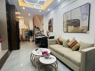 Siêu phẩm phố cự lộc, nhà dân xây lô góc, 2 thoáng, ngõ thông tứ phía, sổ vuông, ko qh, dt 36m*5t