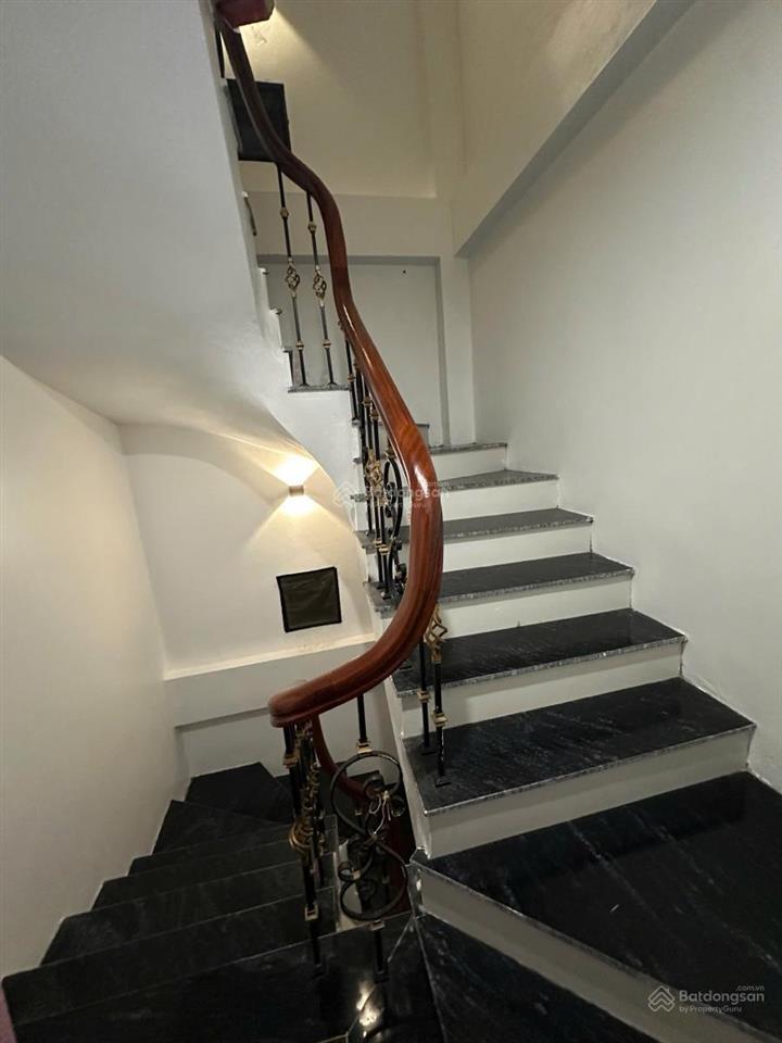 Cực hiếm phố cự lộc, nhà dân xây, lô góc 2 thoáng, ngõ thông, cách 20m oto tránh, sổ đẹp, dt 36m*5t