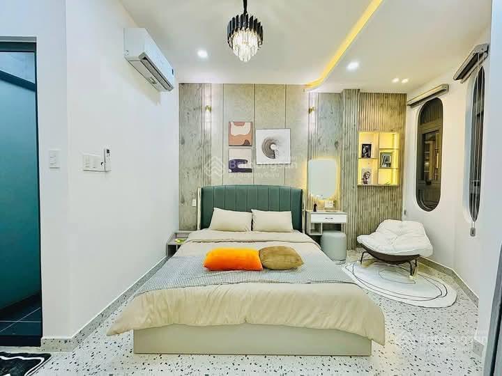 Cực hiếm phố cự lộc, nhà dân xây, lô góc 2 thoáng, ngõ thông, cách 20m oto tránh, sổ đẹp, dt 36m*5t
