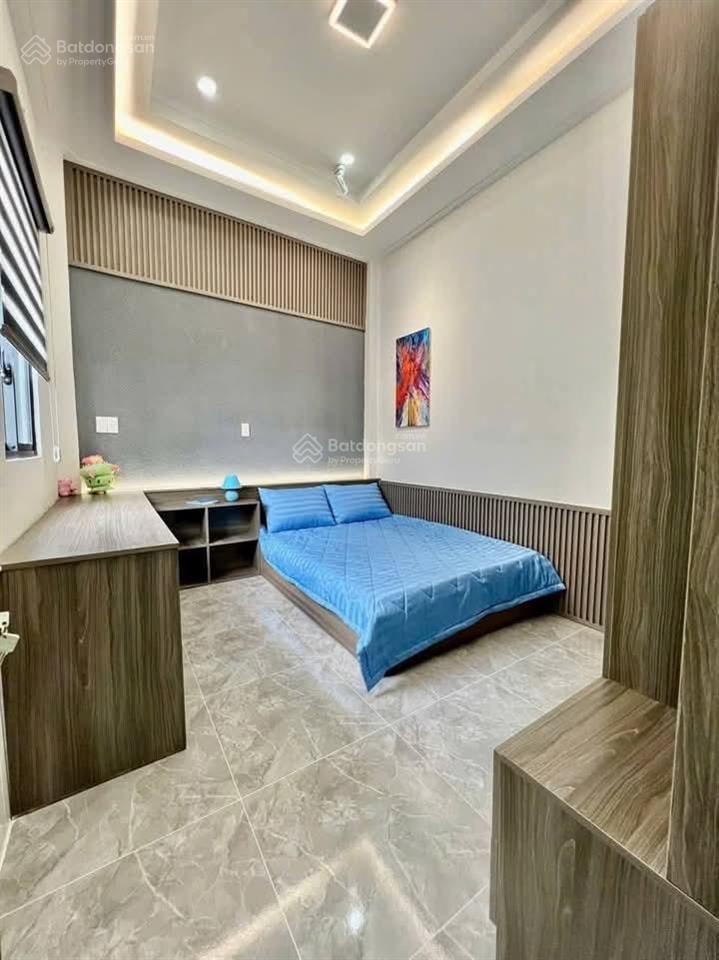 Giá hời phố cự lộc, nhà dân xây, lô góc 2 thoáng, ngõ thông cách 20m oto tránh, sổ đẹp, dt 38m2*5t