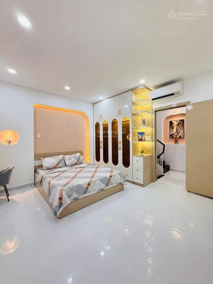 Bay nhanh phố cự lộc, nhà dân xây, lô góc 2 thoáng, ngõ thông cách 20m oto tránh, sổ vuông, 35m2*5t