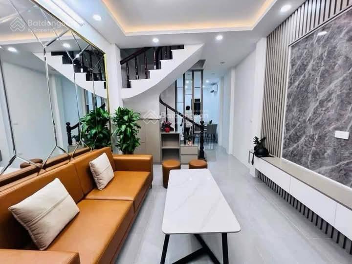 Bay nhanh phố cự lộc, nhà dân xây, lô góc 2 thoáng, ngõ thông cách 20m oto tránh, sổ vuông, 35m2*5t