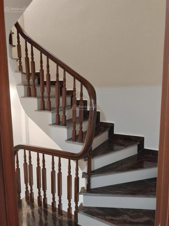 Siêu phẩm phố nhân hoà, nhà dân xây mới, phân lô cán bộ, ngõ to thông, cách 20m oto tránh,dt 37m*5t