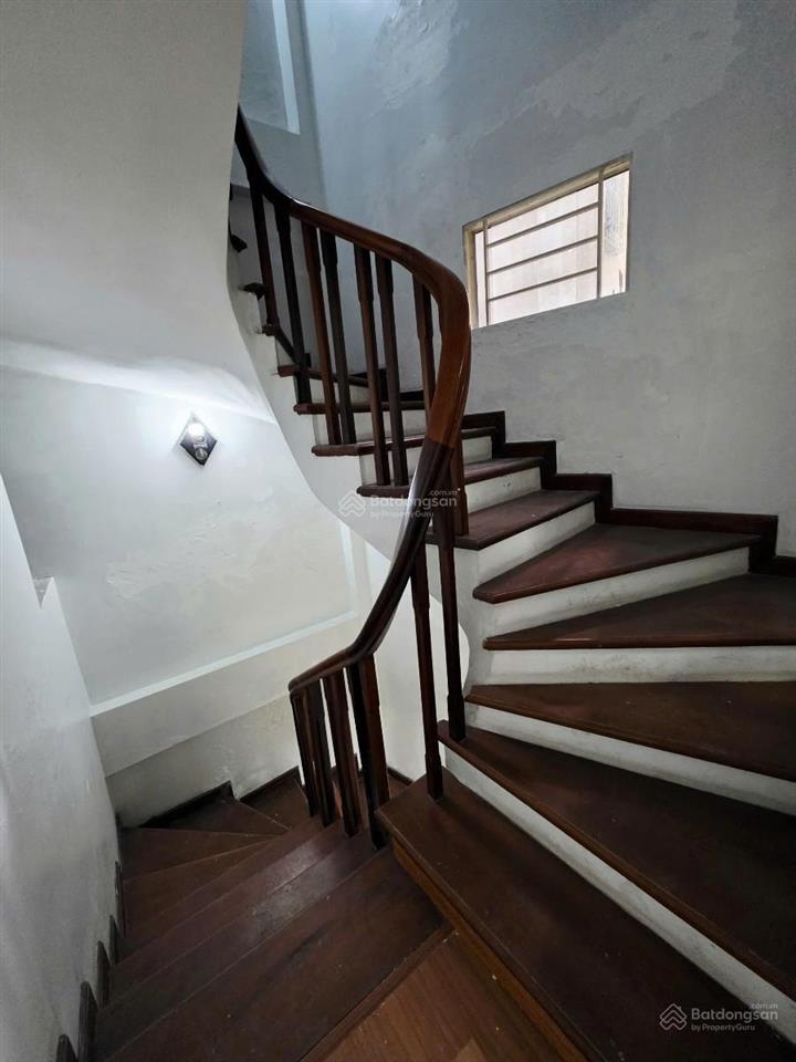Bay nhanh phố cự lộc, nhà dân xây, lô góc 2 thoáng, ngõ thông, cách 20m oto tránh,sổ đẹp, dt 36m*5t