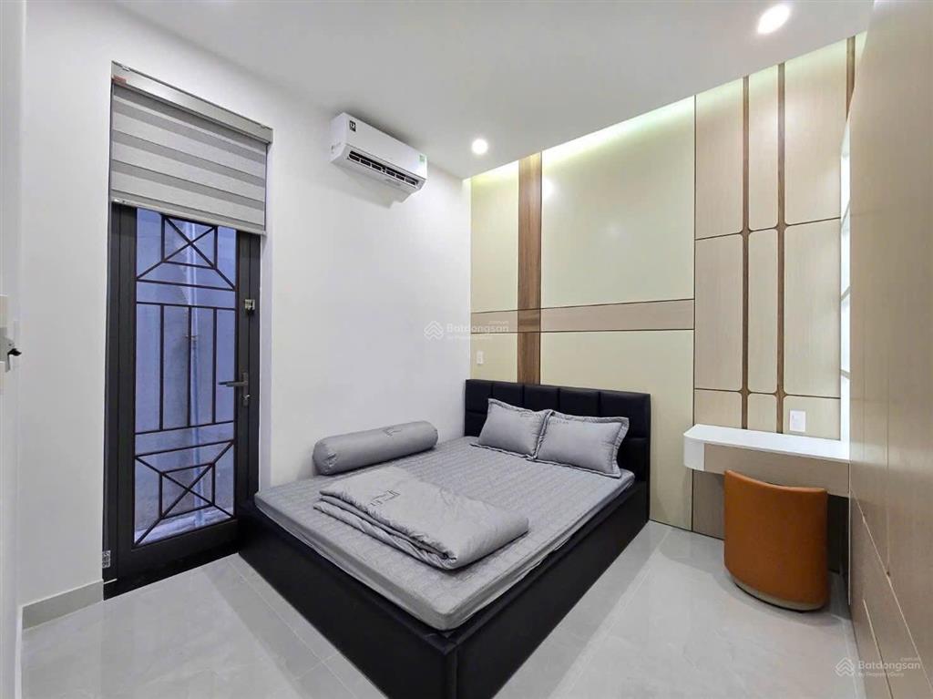 Bay nhanh phố cự lộc, nhà dân xây, lô góc 2 thoáng, ngõ thông, cách 20m oto tránh,sổ đẹp, dt 36m*5t
