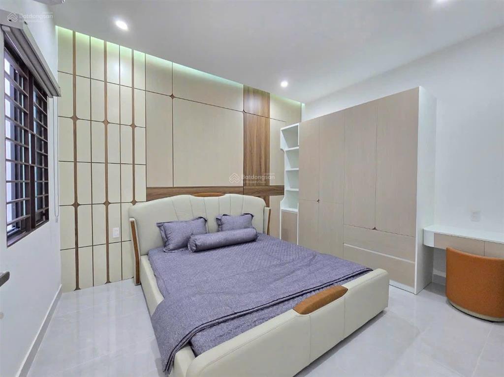 Bay nhanh phố cự lộc, nhà dân xây, lô góc 2 thoáng, ngõ thông, cách 20m oto tránh,sổ đẹp, dt 36m*5t