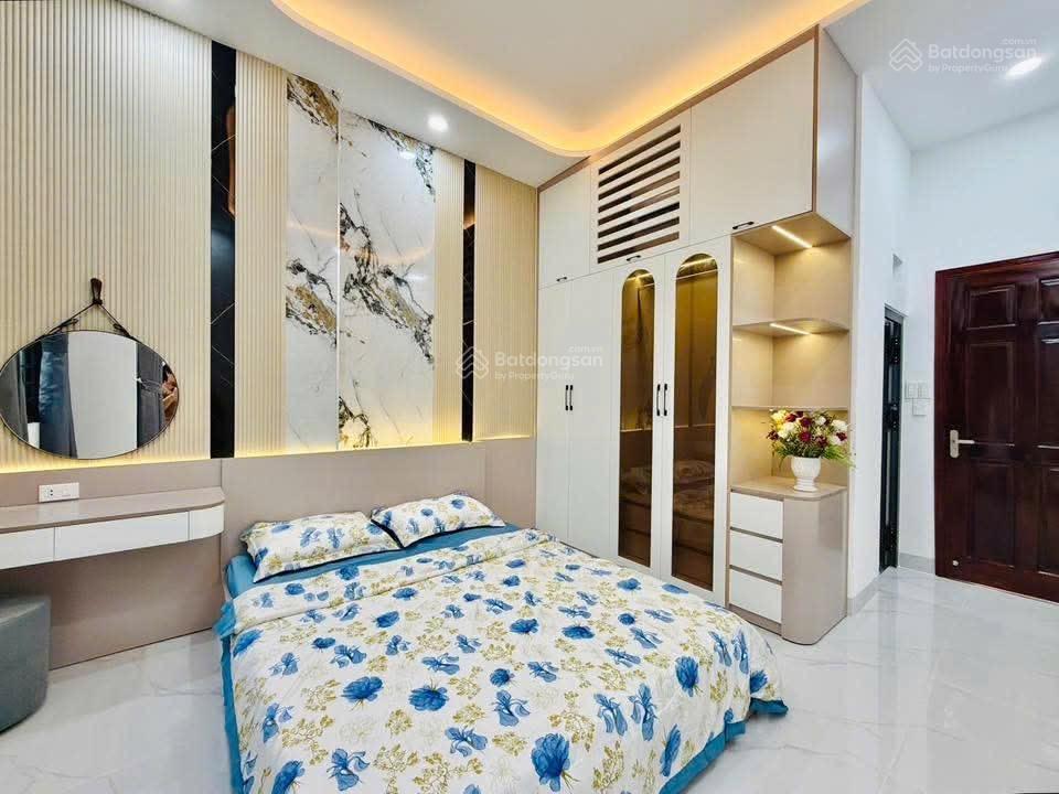 Hiếm gặp phố cự lộc, nhà dân xây, lô góc 2 thoáng, cách 20m ô tô tránh, sổ vuông, dt 35m*5t