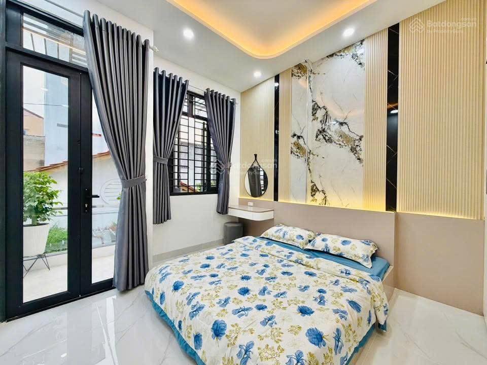 Hiếm gặp phố cự lộc, nhà dân xây, lô góc 2 thoáng, cách 20m ô tô tránh, sổ vuông, dt 35m*5t