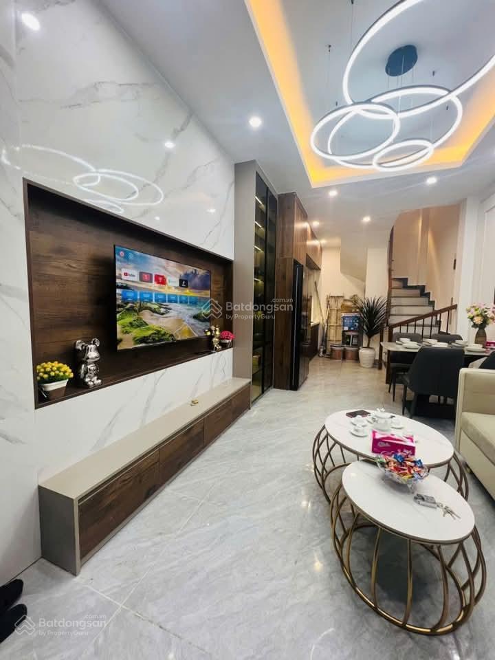 Siêu hiếm phố cự lộc, nhà dân xây, lô góc 2 thoáng, ngõ thông, cách 20m oto tránh, sổ đẹp, 35m2*5t