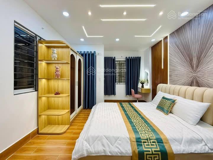 Bán gấp phố quan nhân, nhà dân xây, ngõ nông, cách 30m oto tránh, sổ đẹp, chủ thiện chí, dt 37m*5t