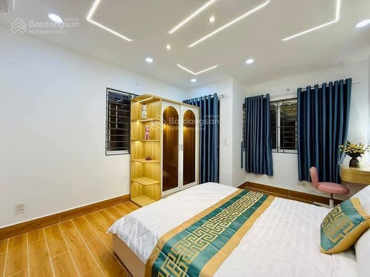 Bán gấp phố quan nhân, nhà dân xây, ngõ nông, cách 30m oto tránh, sổ đẹp, chủ thiện chí, dt 37m*5t