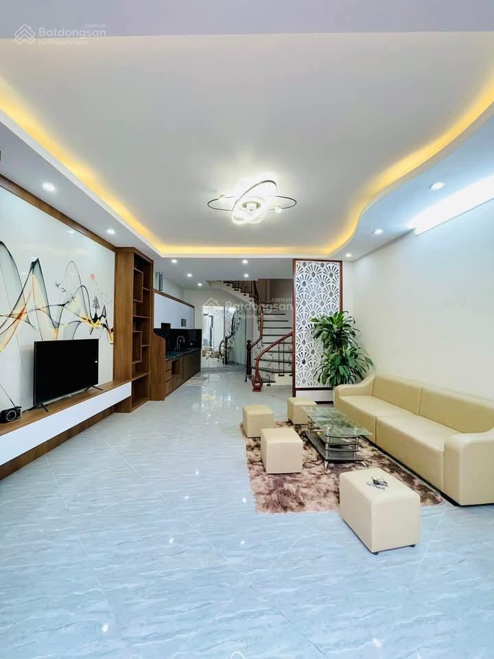 Siêu phẩm phố cự lộc, nhà dân xây lô góc, ngõ thông, cách 20m oto tránh, ko qh, dt 36m2*5t