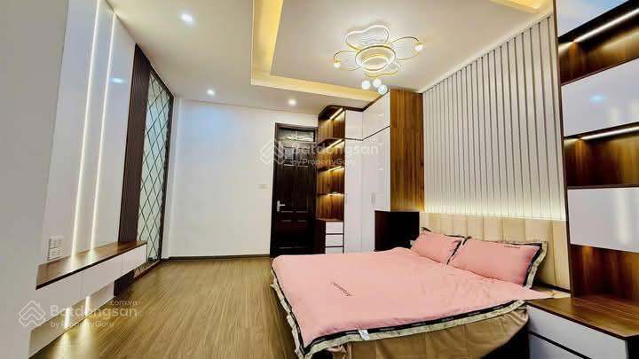 Siêu phẩm phố cự lộc, nhà dân xây lô góc, ngõ thông, cách 20m oto tránh, ko qh, dt 36m2*5t