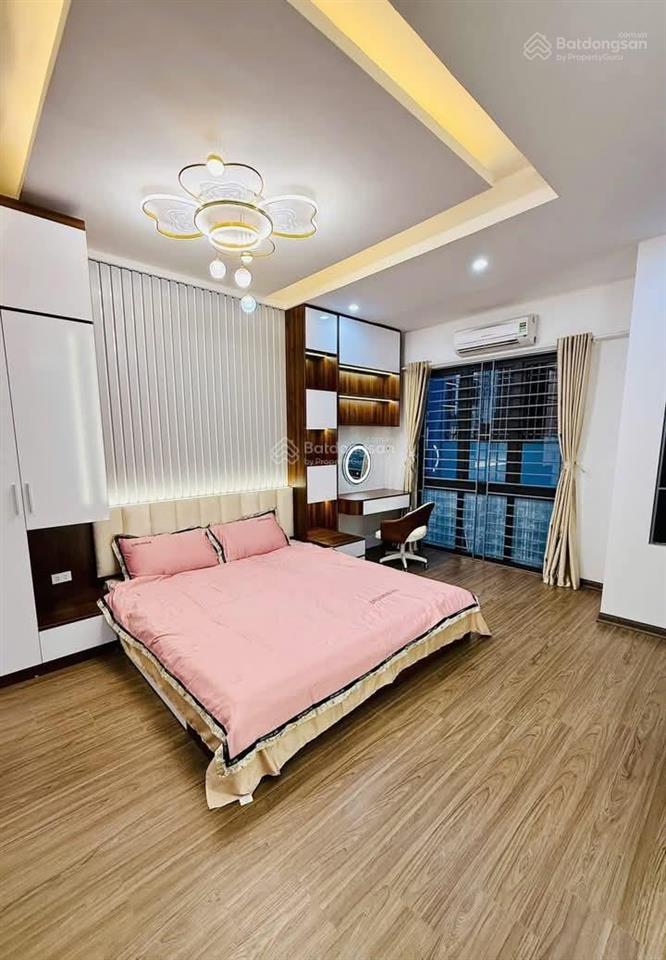 Siêu phẩm phố cự lộc, nhà dân xây lô góc, ngõ thông, cách 20m oto tránh, ko qh, dt 36m2*5t