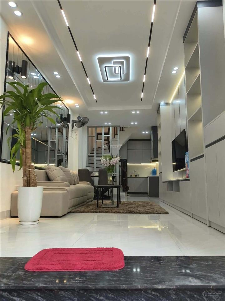 Bay nhanh phố nhân hoà, nhà dân xây, khu phân lô cán bộ, ngõ to thông tứ tung, 20m ra phố,dt 36m*5t