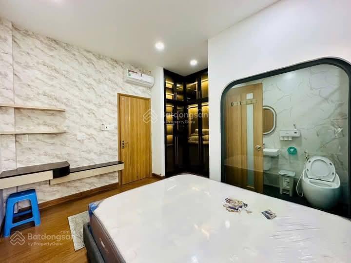 Bay nhanh phố vũ trọng phụng, nhà dân xây, kd ngày đêm, ngõ thông,cách 20m ra phố,sổ đẹp, dt 36m*5t