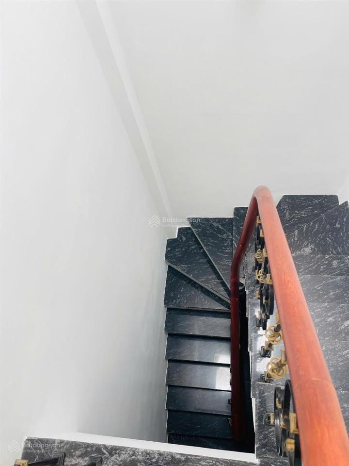 Siêu hiếm phố cự lộc, nhà dân xây, lô góc 2 thoáng, ngõ thông, ô tô đỗ gần, sổ vuông, dt 35m*5t
