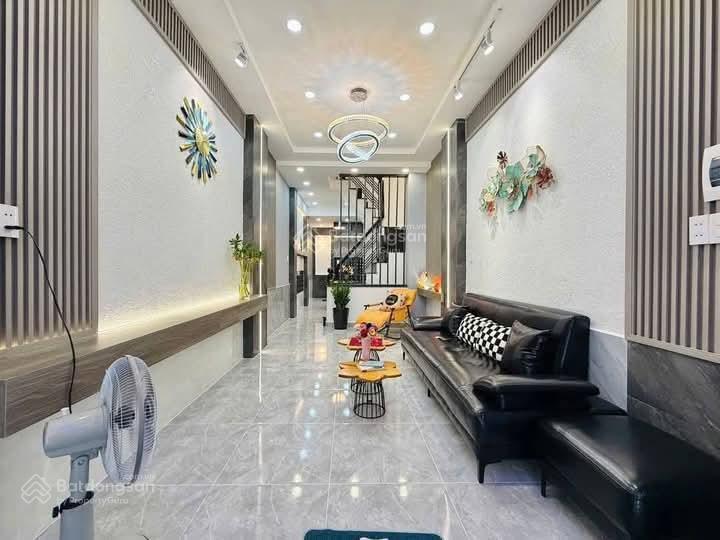 Hàng hiếm phố quan nhân, nhà dân xây, ngõ thông, cách 20m ô tô tránh, sổ vuông, không qh, dt 36m*5t