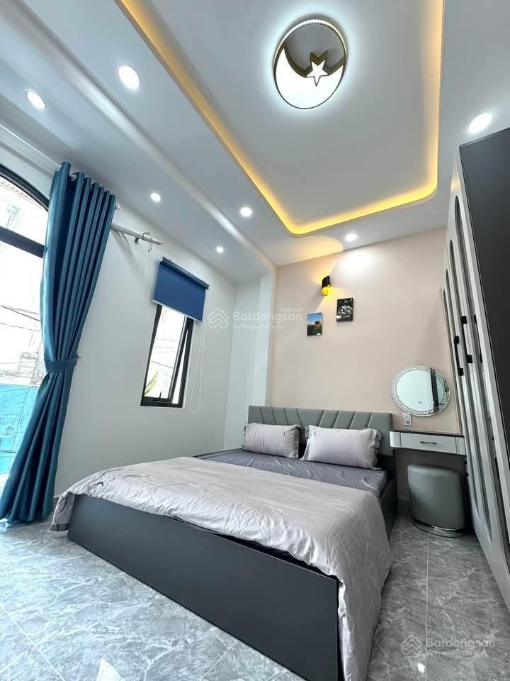 Bán gấp phố cự lộc, nhà dân xây, lô góc 2 thoáng, ngõ thông, cách 20m oto tránh, sổ đẹp, dt 35m2*5t