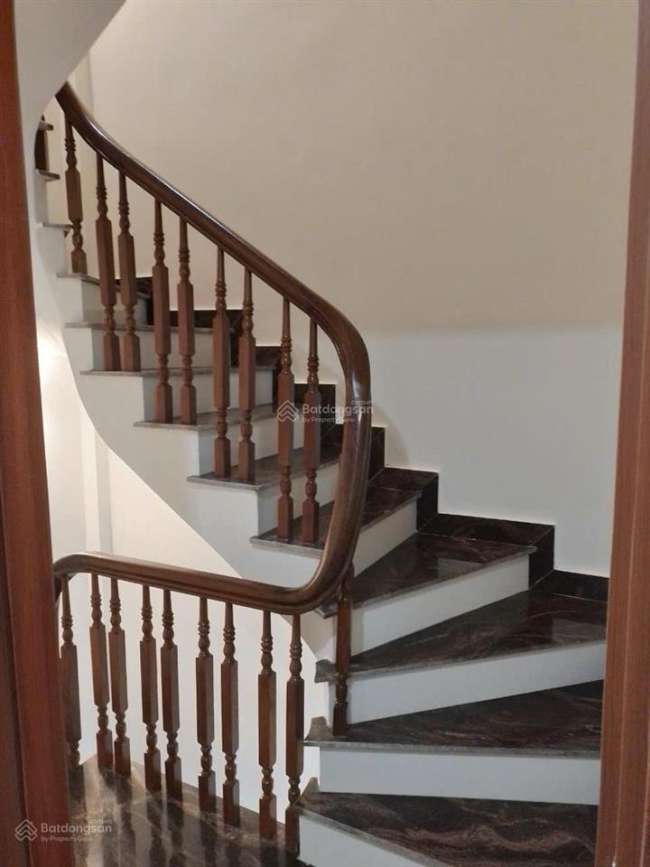 Bán gấp phố cự lộc, nhà dân xây, lô góc 2 thoáng, ngõ thông, cách 20m oto tránh, sổ đẹp, dt 35m2*5t