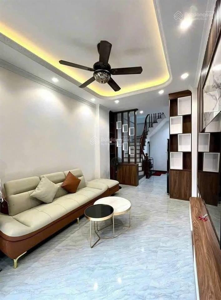 Bán gấp phố cự lộc, nhà dân xây, lô góc 2 thoáng, ngõ thông, cách 20m oto tránh, sổ đẹp, dt 35m2*5t