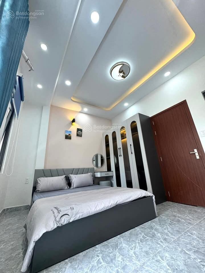 Bán gấp phố cự lộc, nhà dân xây, lô góc 2 thoáng, ngõ thông, cách 20m oto tránh, sổ đẹp, dt 35m2*5t