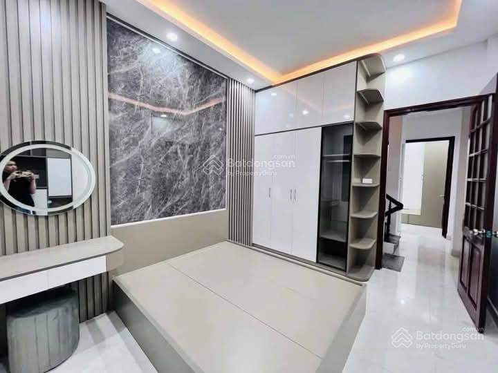 Hiếm có phố quan nhân, nhà dân xây, ngõ nông, cách 20m ra ô tô tránh, sổ vuông, dt 35m2*5t