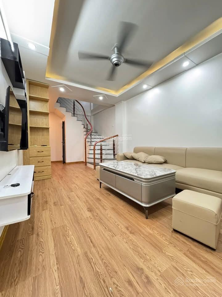 Hiếm có phố quan nhân, nhà dân xây, ngõ nông, cách 20m ra ô tô tránh, sổ vuông, dt 35m2*5t