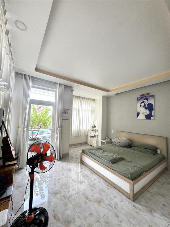 Cực hiếm nhà góc trường thọ thủ đức 131m² 3 tầng đường 10m giảm hơn 4 tỷ chỉ còn 13 tỷ