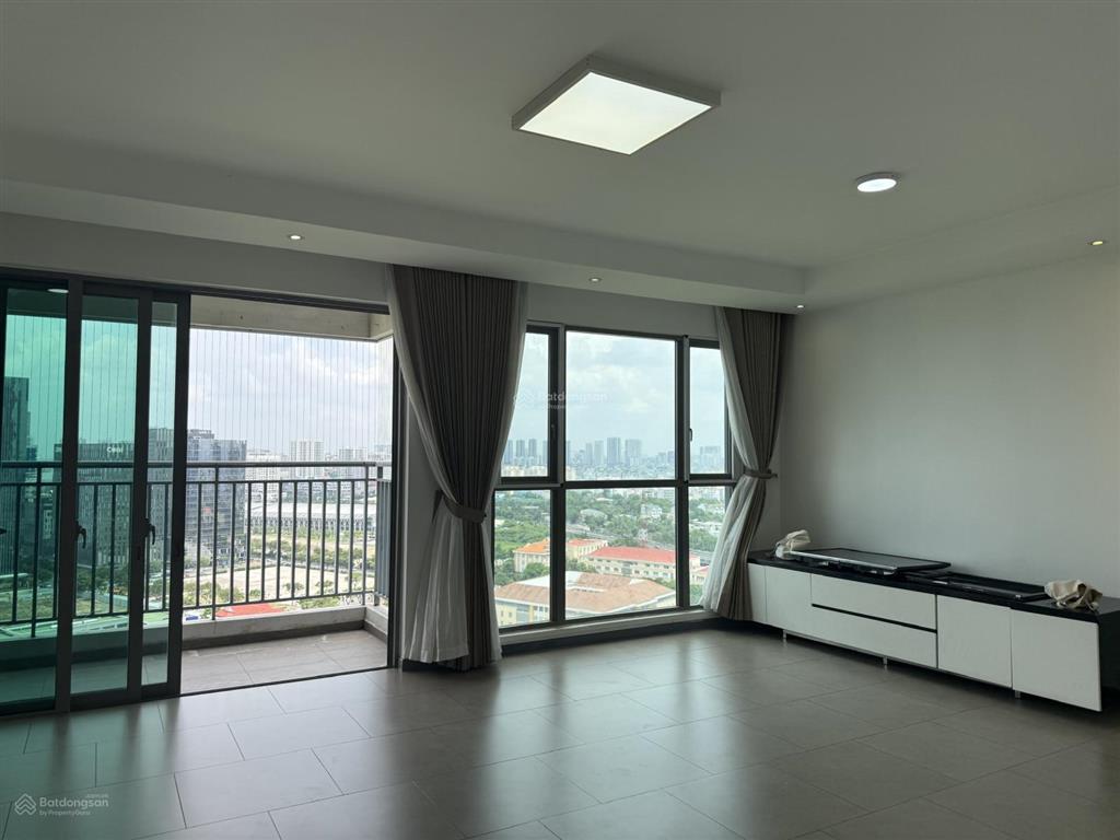 Cho thuê riviera point, 148m2  3pn  3wc, ít nội thất, giá 28tr/tháng.  0966 733 ***