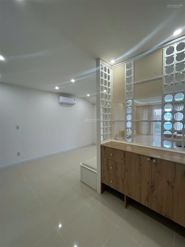 Cần cho thuê riverpark 1, 146m23pn2wc, nội thất dính tường, giá 50tr, sẵn key, pmh q7