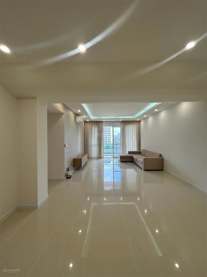 Cần cho thuê riverpark 1, 146m23pn2wc, nội thất dính tường, giá 50tr, sẵn key, pmh q7