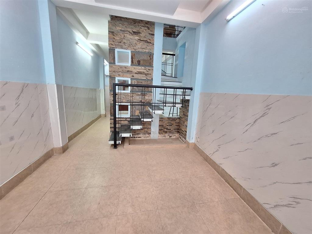 Khu vip tân bình  cách 1 căn ra hẻm xe tải  3 tầng  giá chỉ 4,86 tỷ.