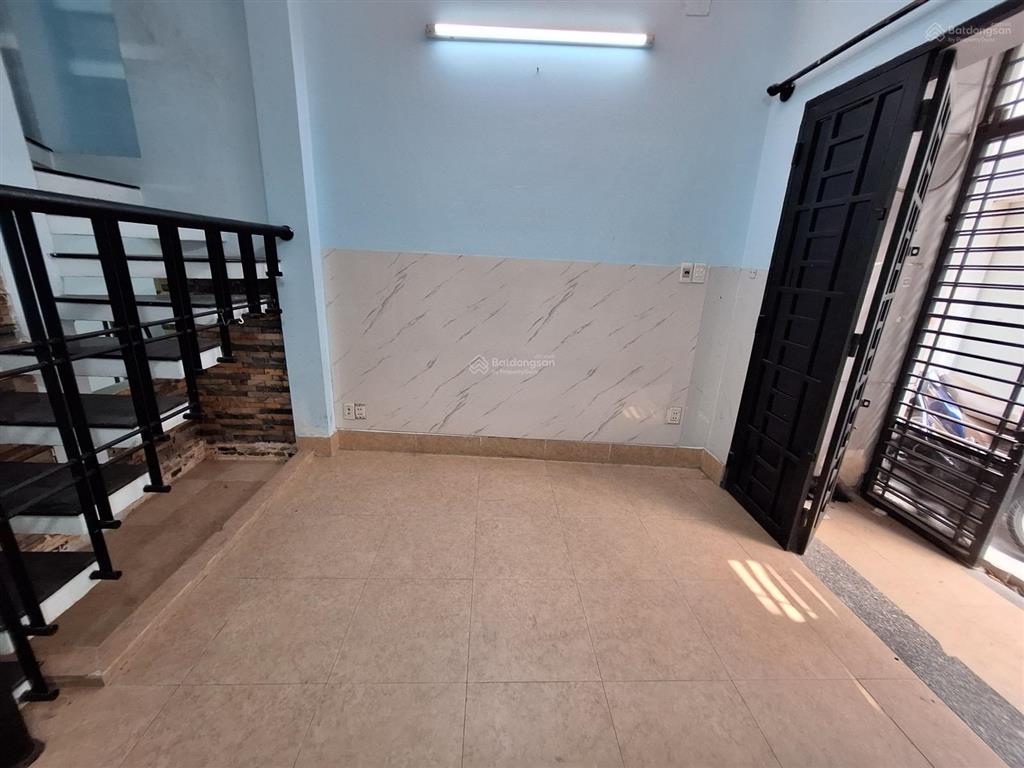 Khu vip tân bình  cách 1 căn ra hẻm xe tải  3 tầng  giá chỉ 4,86 tỷ.